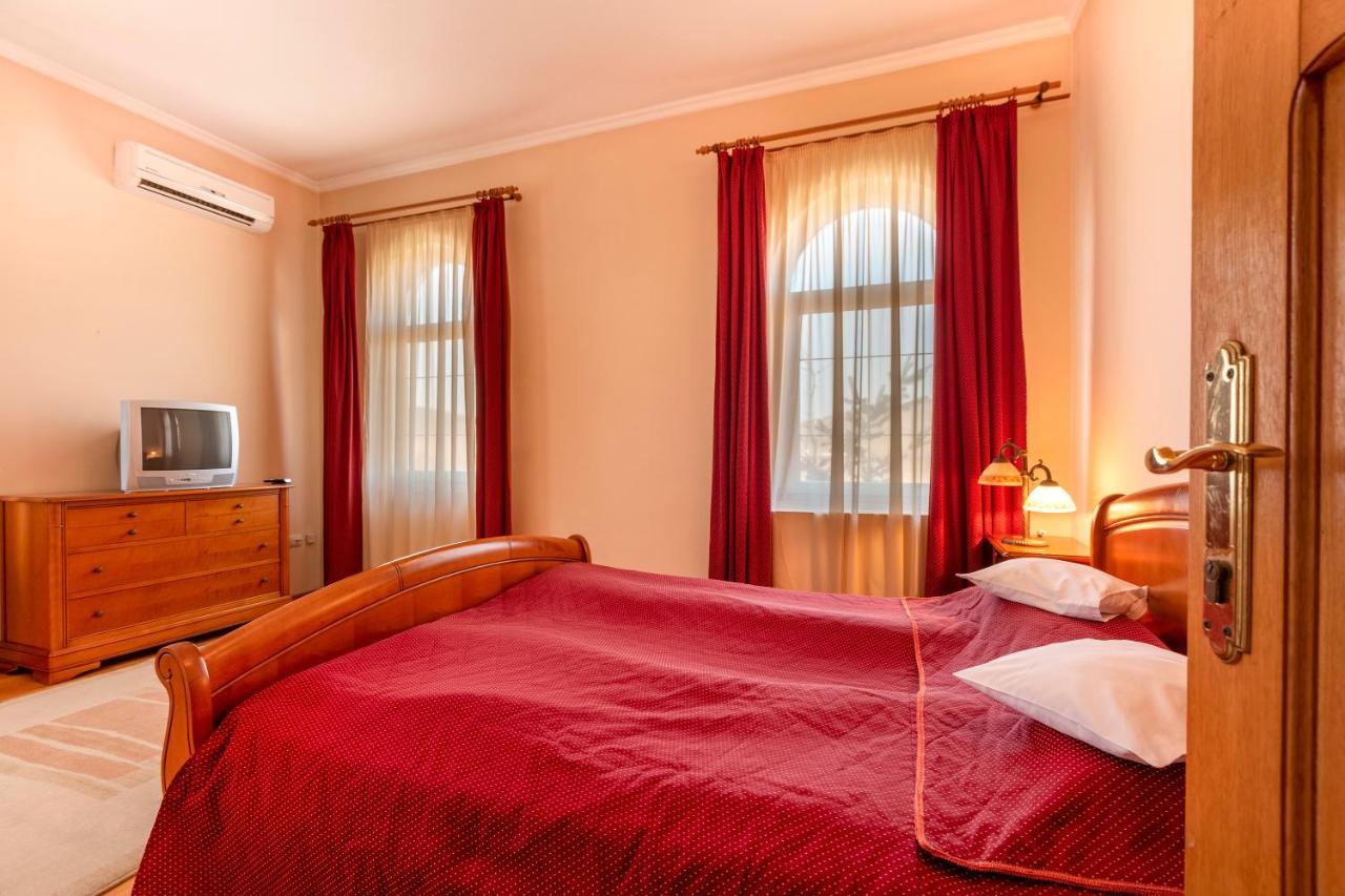 Hotel Denis Danes Luaran gambar